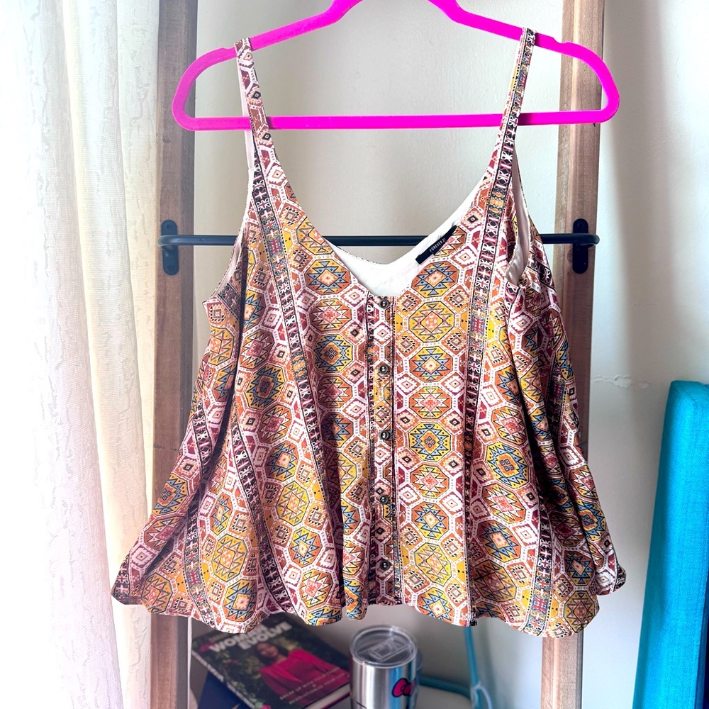 Sleeveless flowing top!